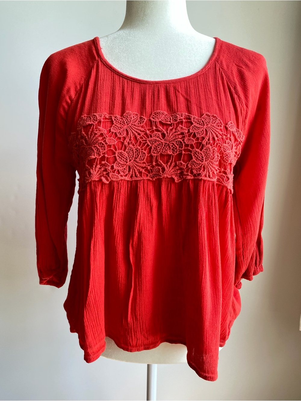 Hollister Y2K Baby Doll 3/4 Sleeve Lightweight Top Lace Overlay
